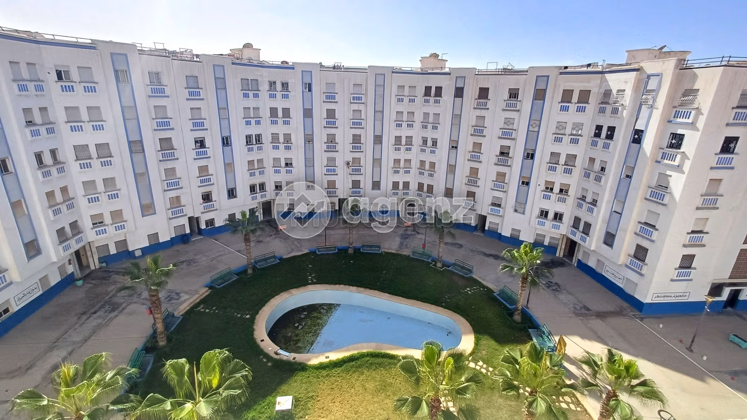 Piso en venta en Cité Adrar. Pequeña superficie 67 m². Con garaje y ascensor