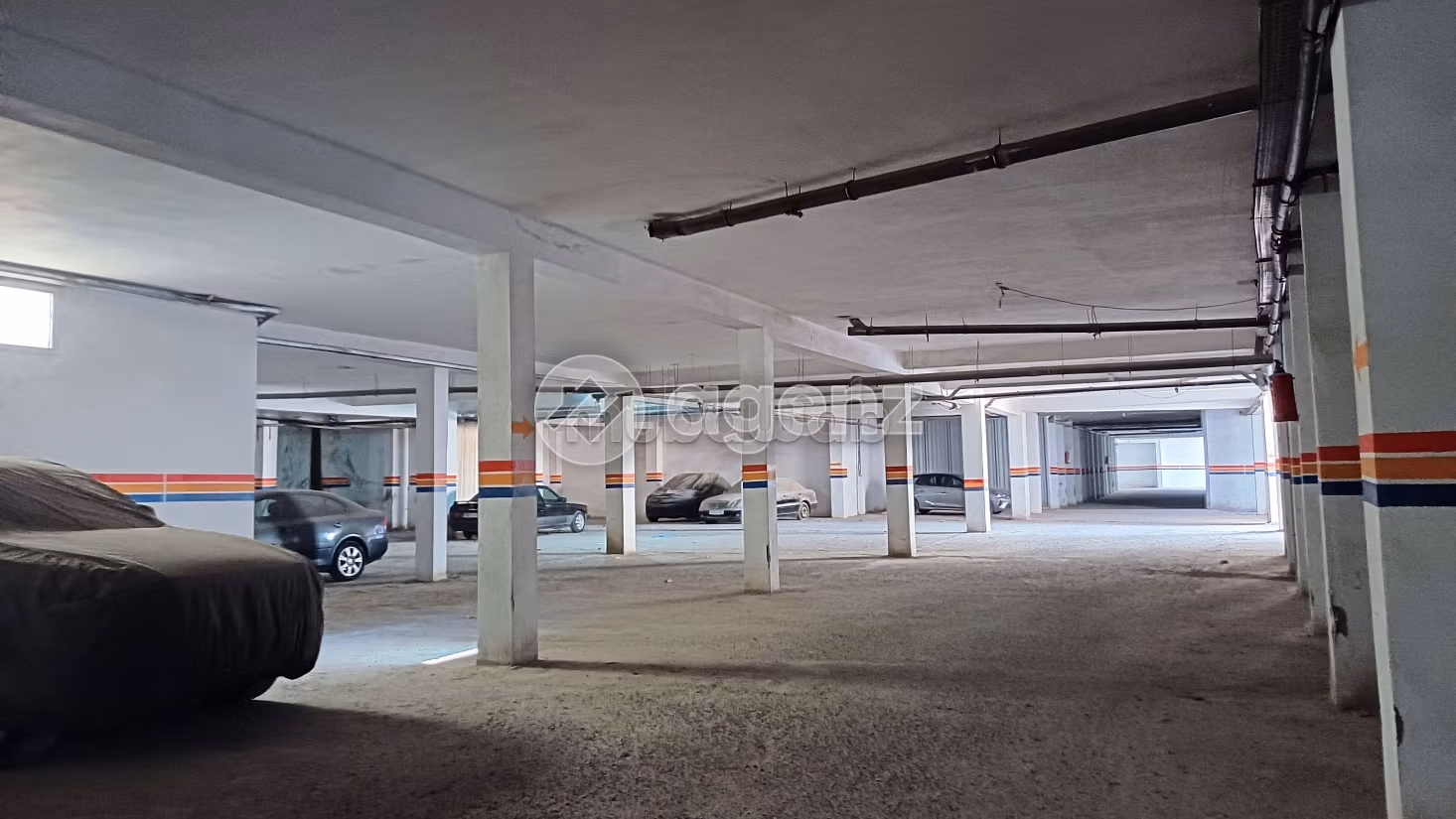 Piso en venta en Cité Adrar. Pequeña superficie 67 m². Con garaje y ascensor
