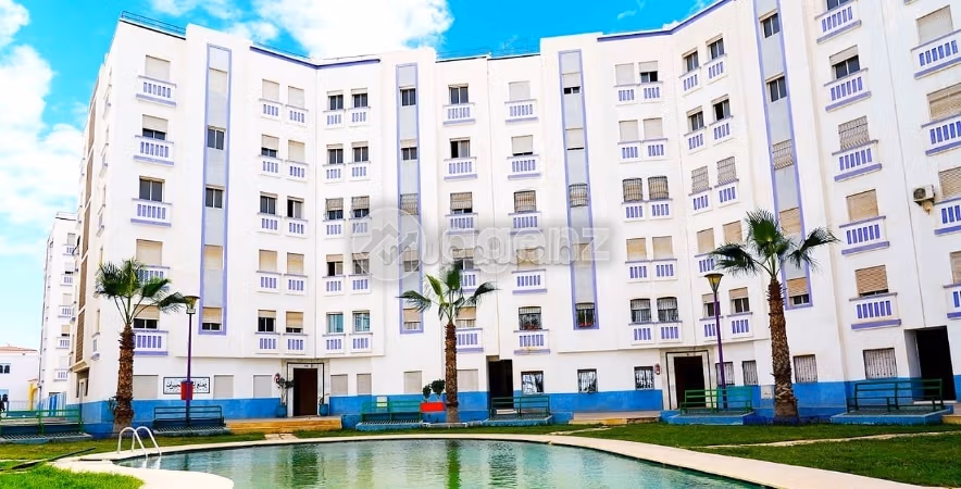 Find an apartment to buy in Cité Adrar. Total area 67 m². Lift and parking