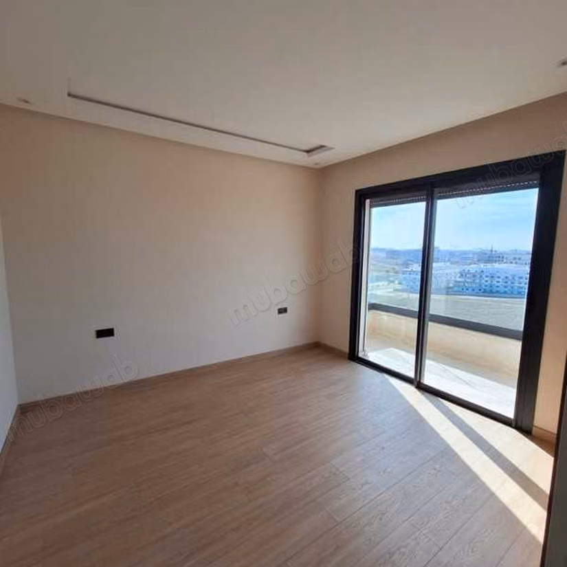 Appartementen om te huren in Californie. Totale oppervlakte 83 m². Garage en lift