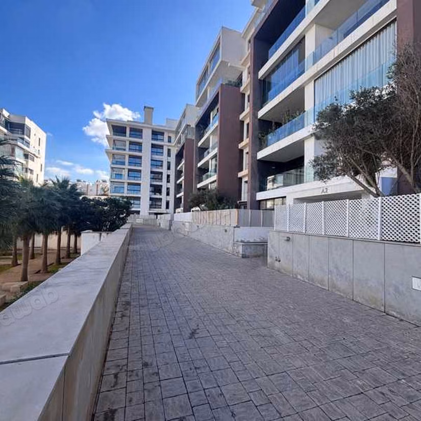 Apartment to purchase in Ain Diab. Large area 189 m². Green areas, Parking spaces for cars