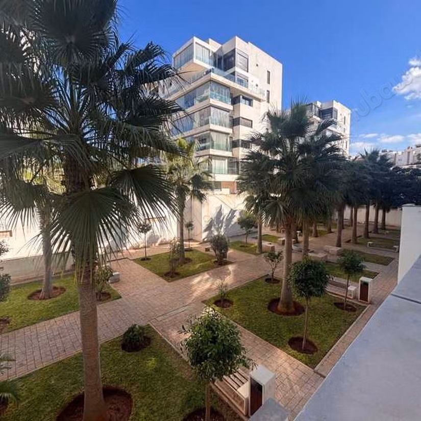 Apartment to purchase in Ain Diab. Large area 189 m². Green areas, Parking spaces for cars