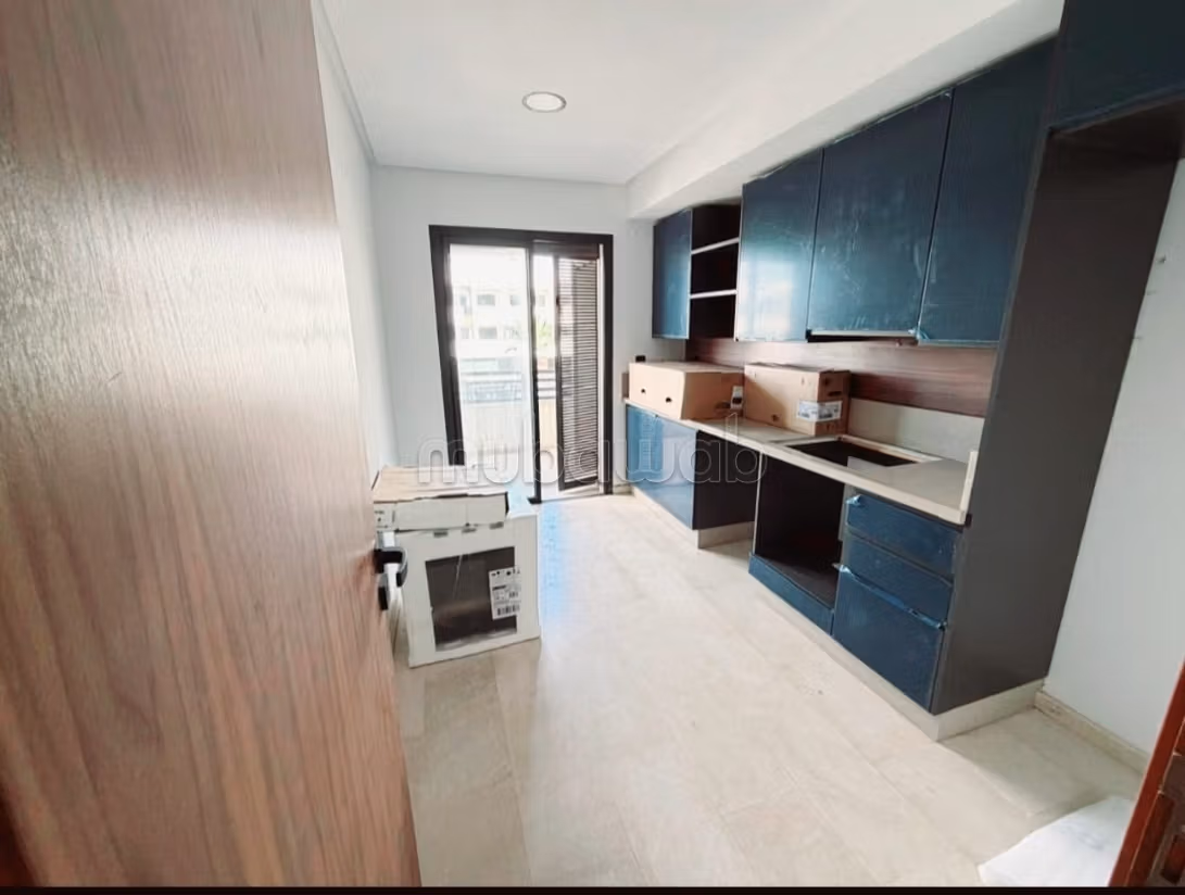 Bel appartement vide à la ville verte — 3