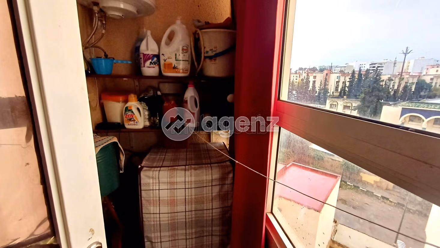 Sale of a lovely apartment. 2 beautiful rooms. Lift and parking spaces