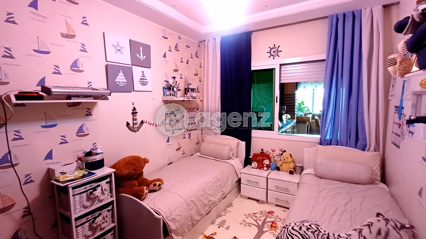 Sale of a lovely apartment. 2 beautiful rooms. Lift and parking spaces