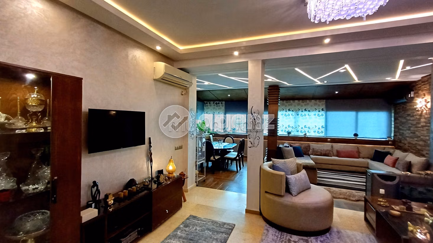 Sale of a lovely apartment. 2 beautiful rooms. Lift and parking spaces