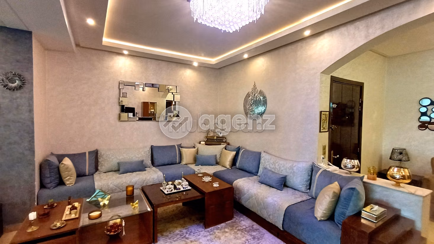 Sale of a lovely apartment. 2 beautiful rooms. Lift and parking spaces