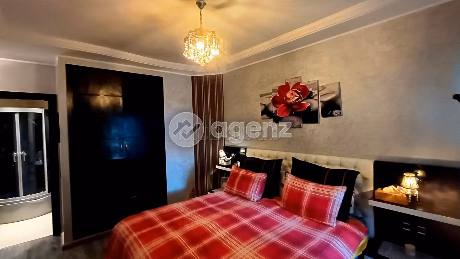 Sale of a lovely apartment. 2 beautiful rooms. Lift and parking spaces