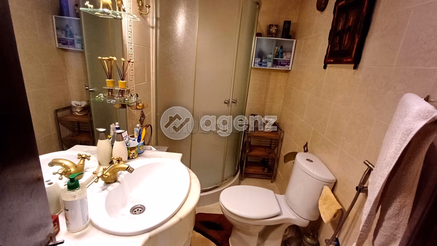 Sale of a lovely apartment. 2 beautiful rooms. Lift and parking spaces