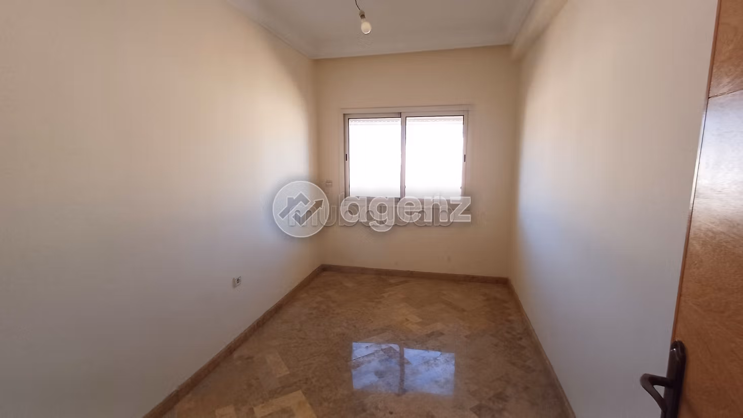 Bonito piso en venta en Nassim 1.2 hermosas habitaciones. Ascensor y garaje