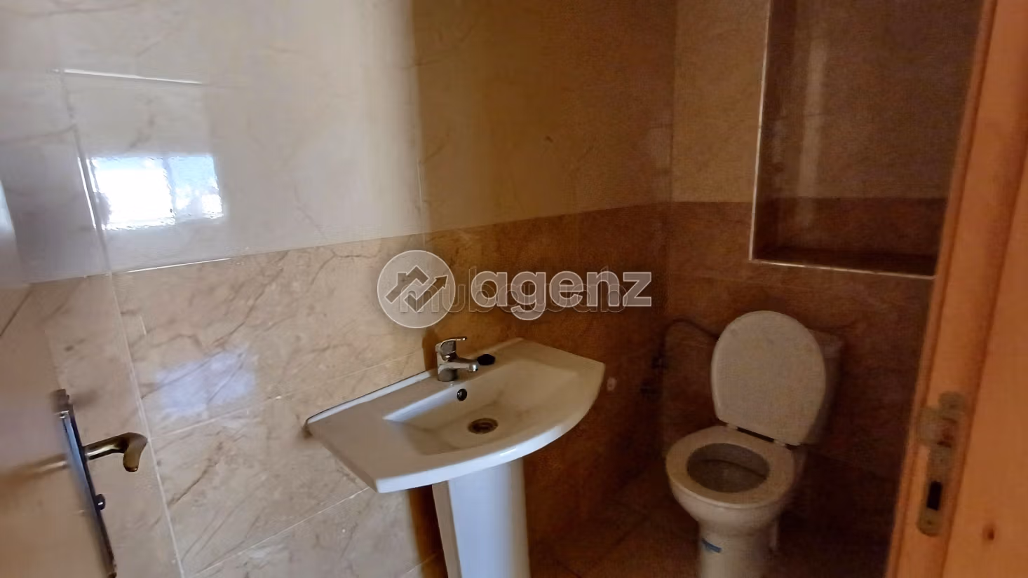 Bonito piso en venta en Nassim 1.2 hermosas habitaciones. Ascensor y garaje