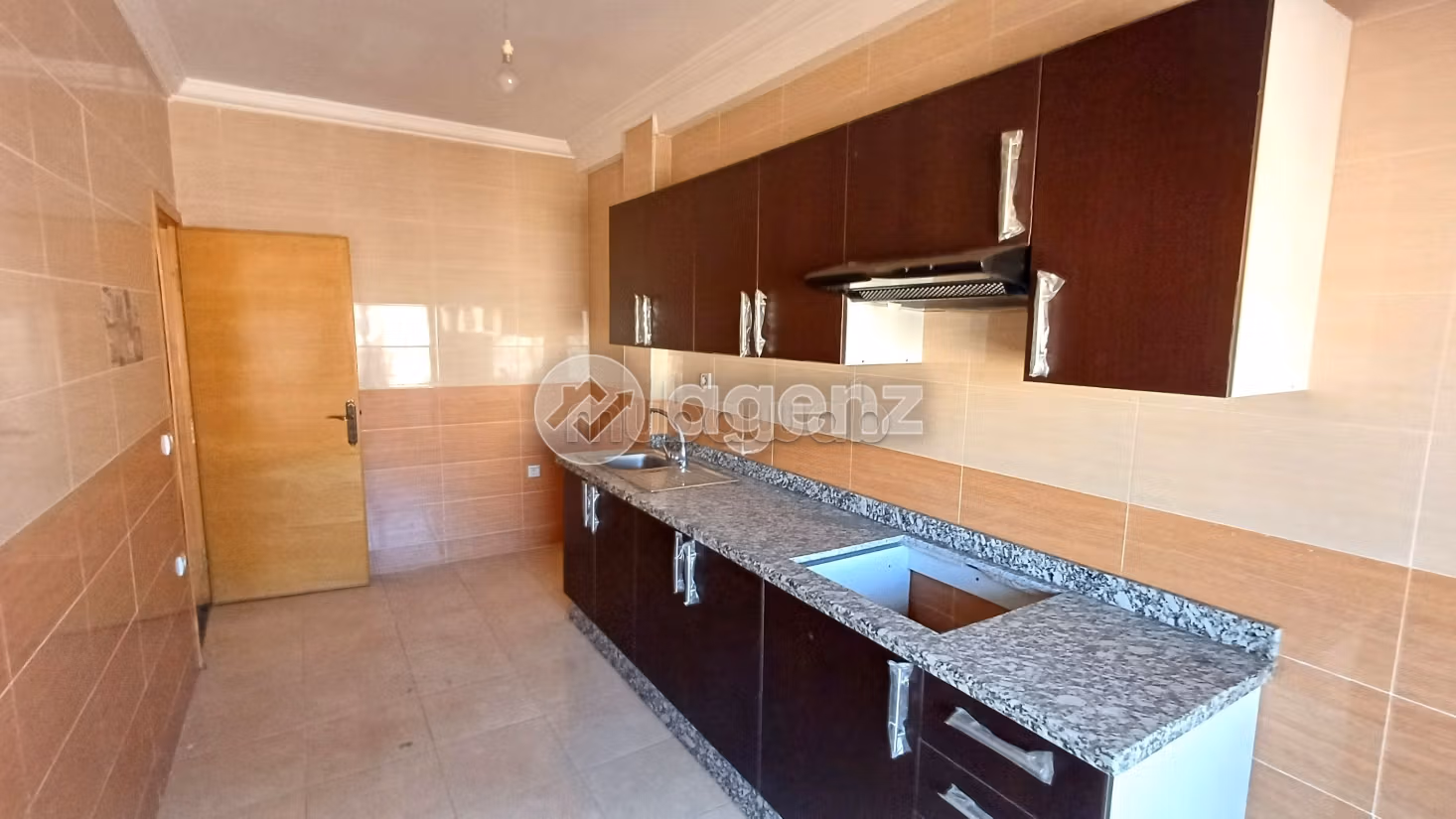 Bonito piso en venta en Nassim 1.2 hermosas habitaciones. Ascensor y garaje