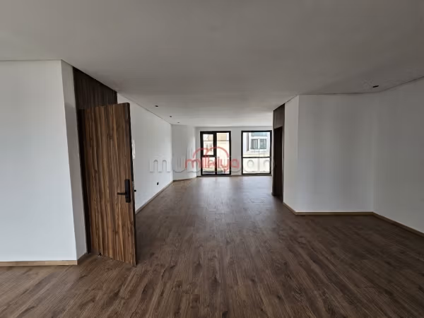 Ufficio disponibile in affitto a Palmier. Superficie 58 m². Climatizzazione