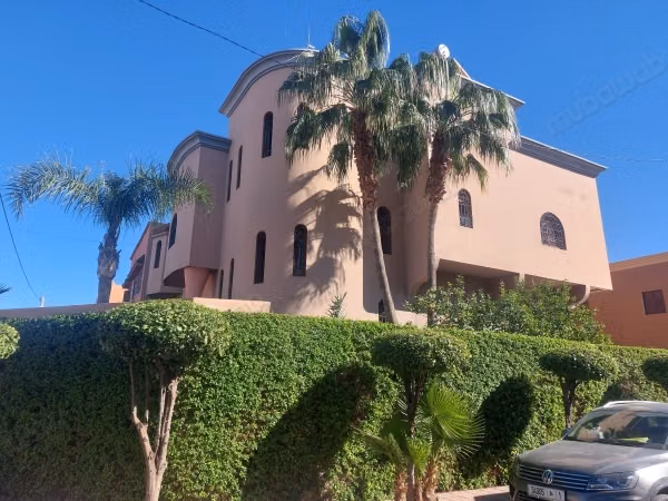 High quality house for sale in Agdal. Area 555 m². Garden and terrace