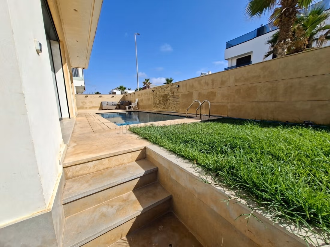 Magnificent villa for rent in Temara plage. 6 comfortable rooms. Cellar