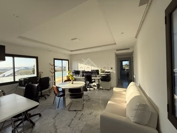 Appartamento in vendita a La Soukra. 3 camere da letto. Terrazzo e garage