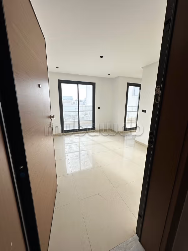 Offices for rent. Large area 80 m². Reinforced door and central heating