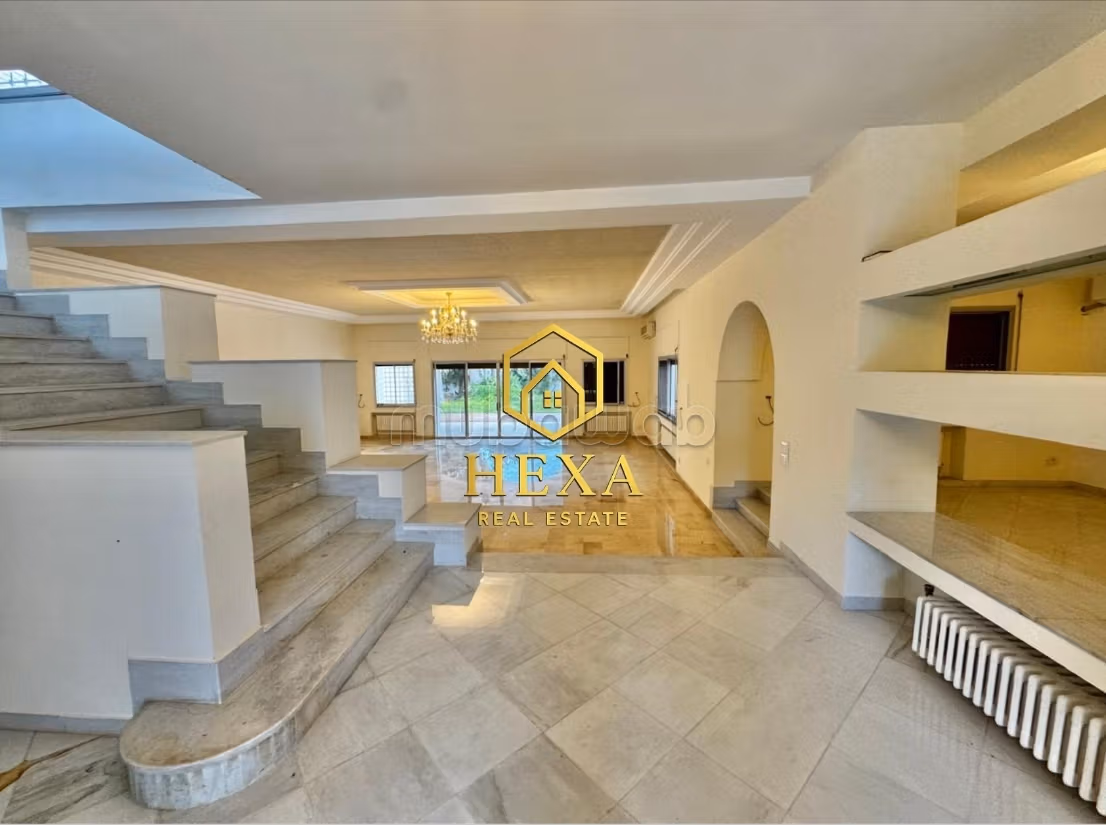 A louer Villa de maître avec piscine à La Soukra