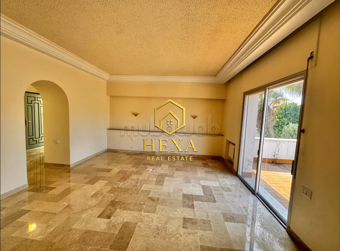 A louer Villa de maître avec piscine à La Soukra