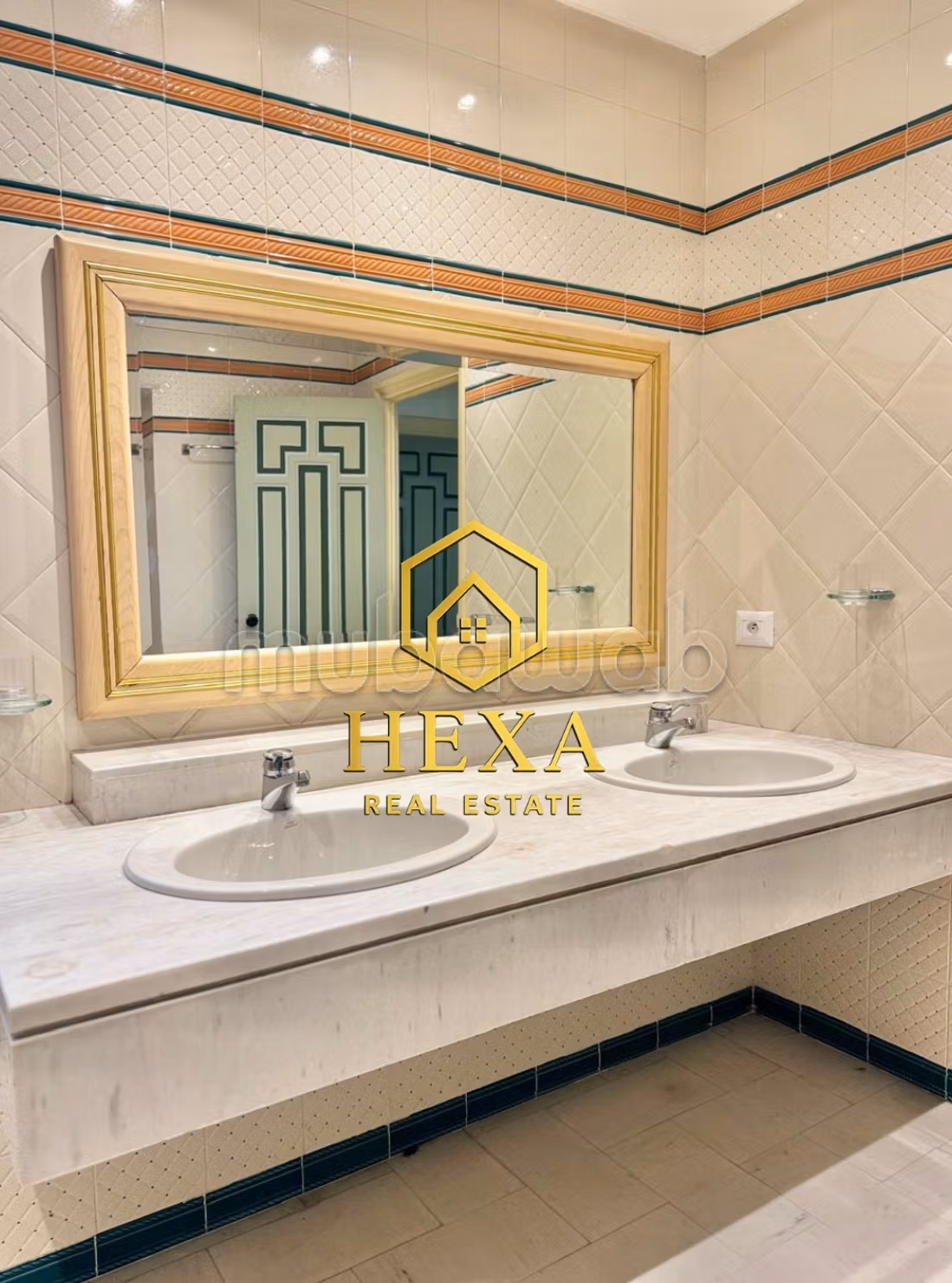 A louer Villa de maître avec piscine à La Soukra