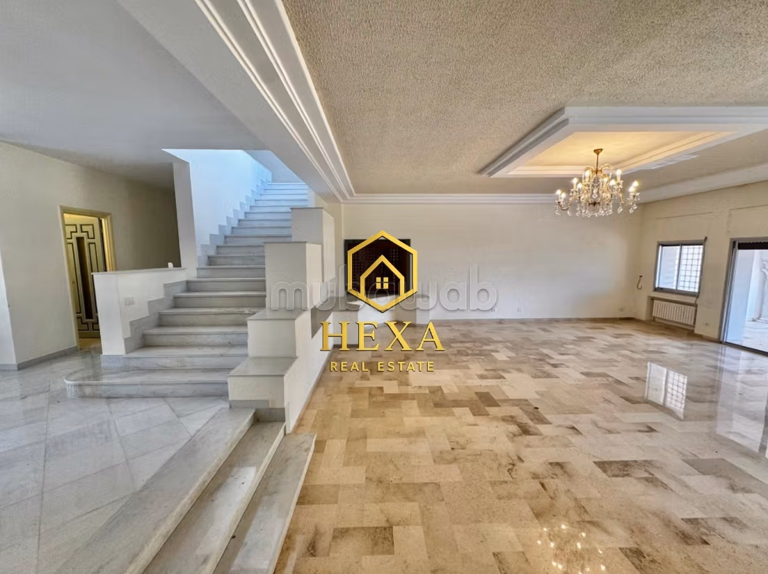 A louer Villa de maître avec piscine à La Soukra