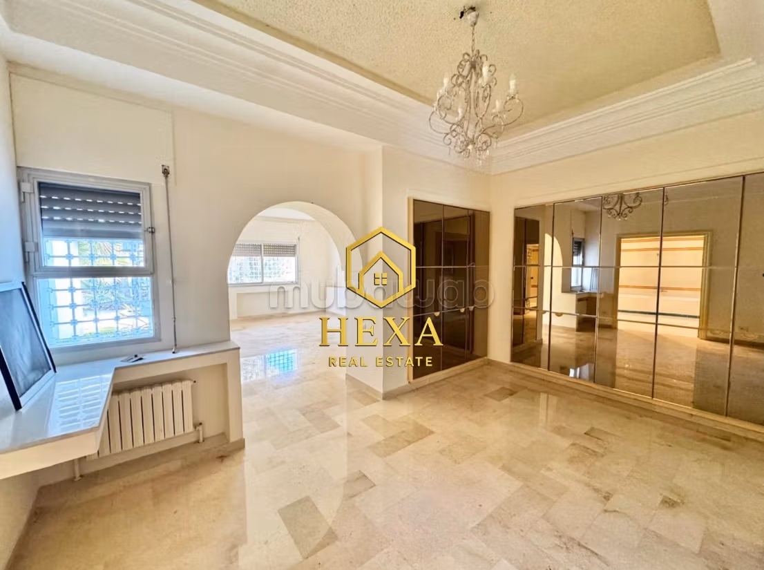 A louer Villa de maître avec piscine à La Soukra
