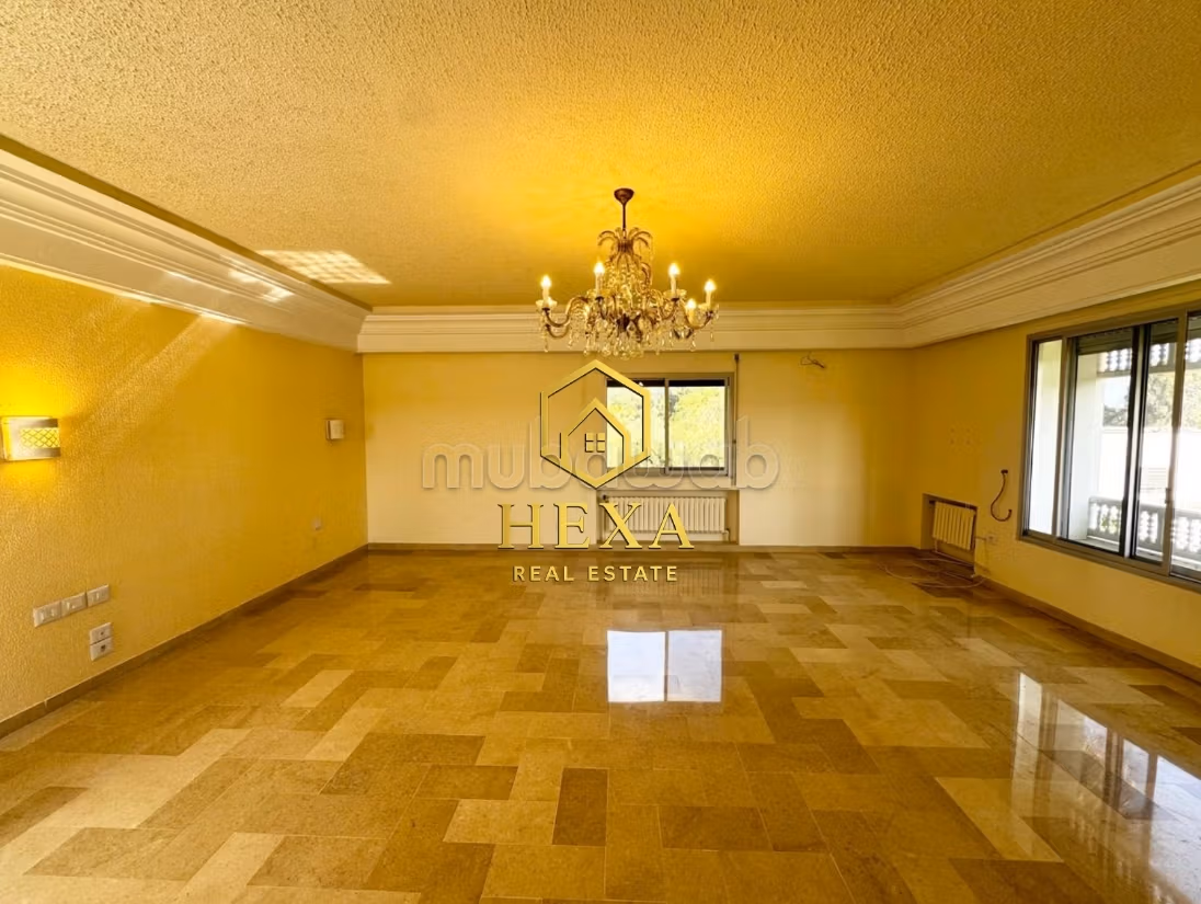 A louer Villa de maître avec piscine à La Soukra