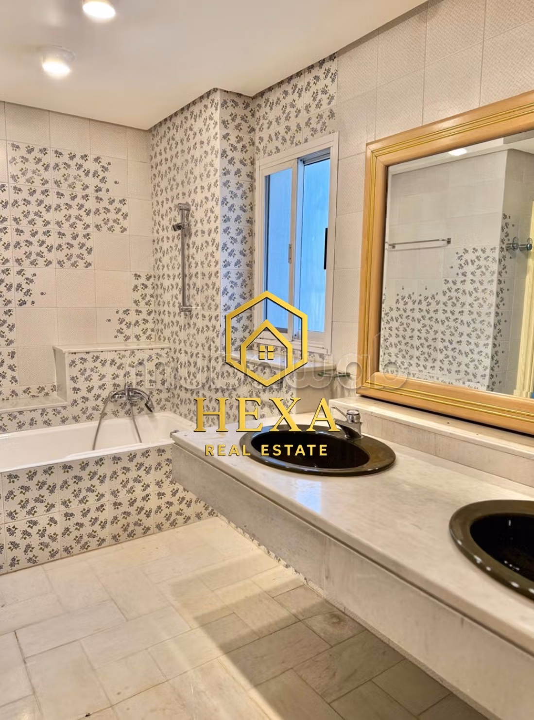 A louer Villa de maître avec piscine à La Soukra