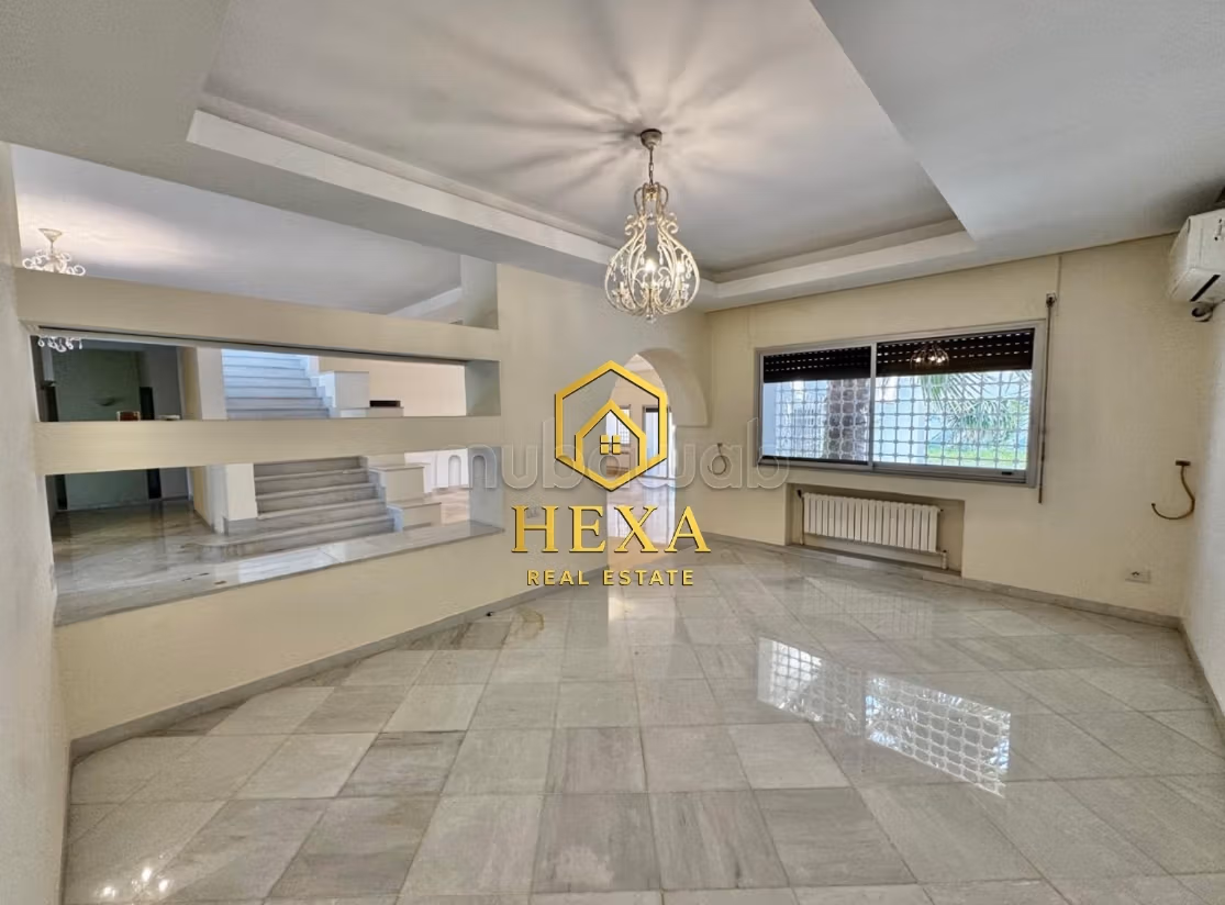 A louer Villa de maître avec piscine à La Soukra