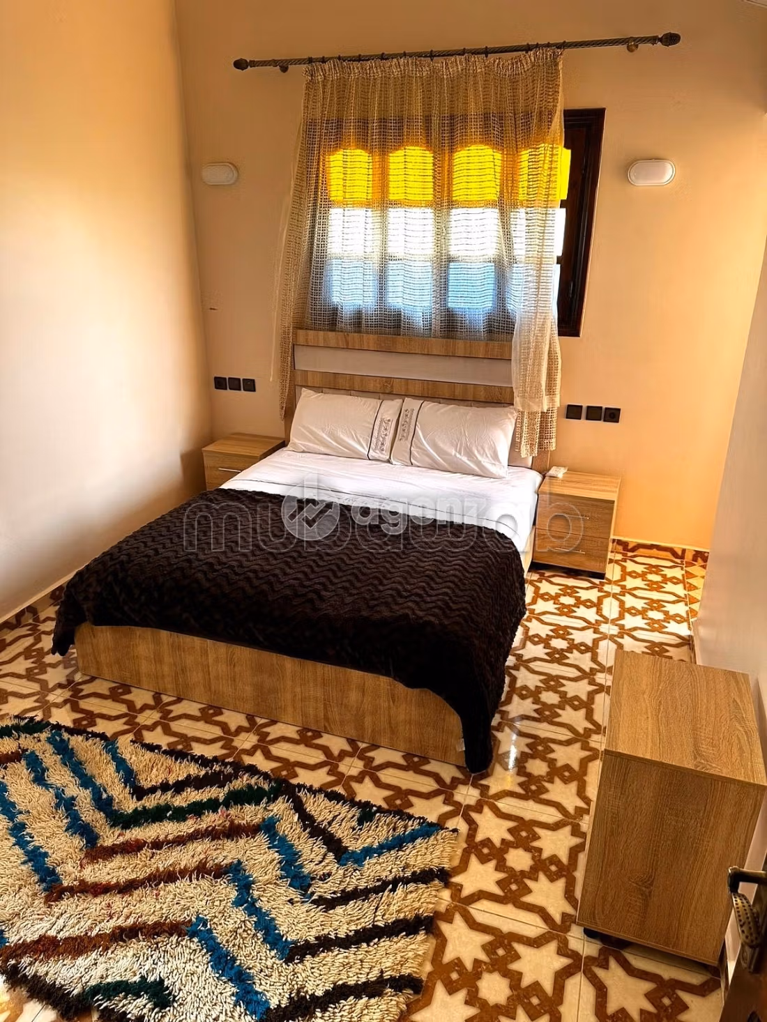 Luxury villa for sale. Dimension 3400 m². Carpark and garden