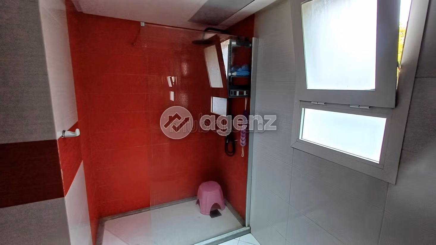 Fabulous house for sale. 4 rooms. Private garden, Cellar