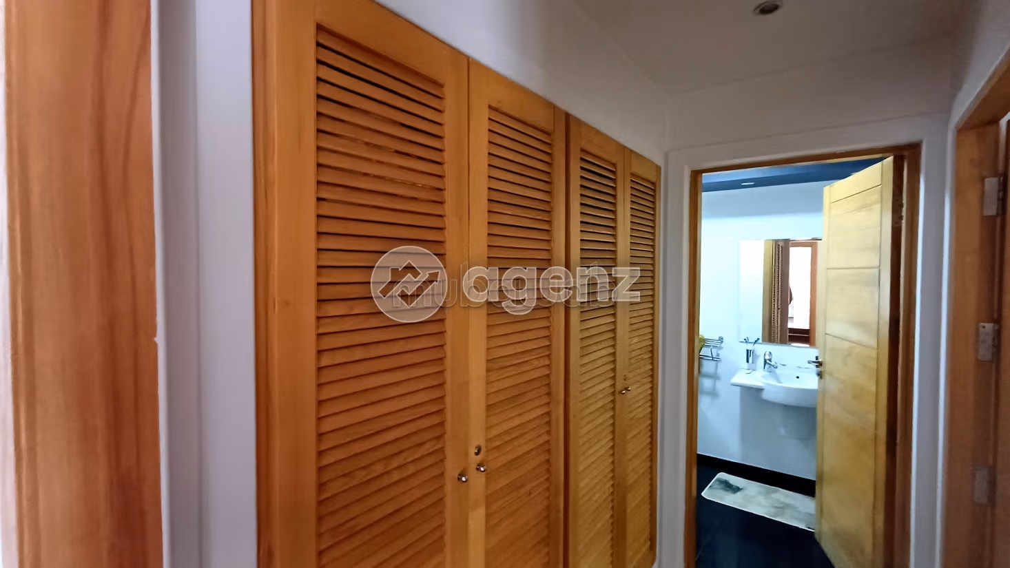 Fabulous house for sale. 4 rooms. Private garden, Cellar