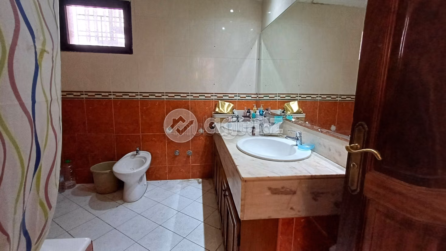 Splendido appartamento da acquistare a Derb Ben Houmane. 3 camere da letto. Posto auto e terrazzo