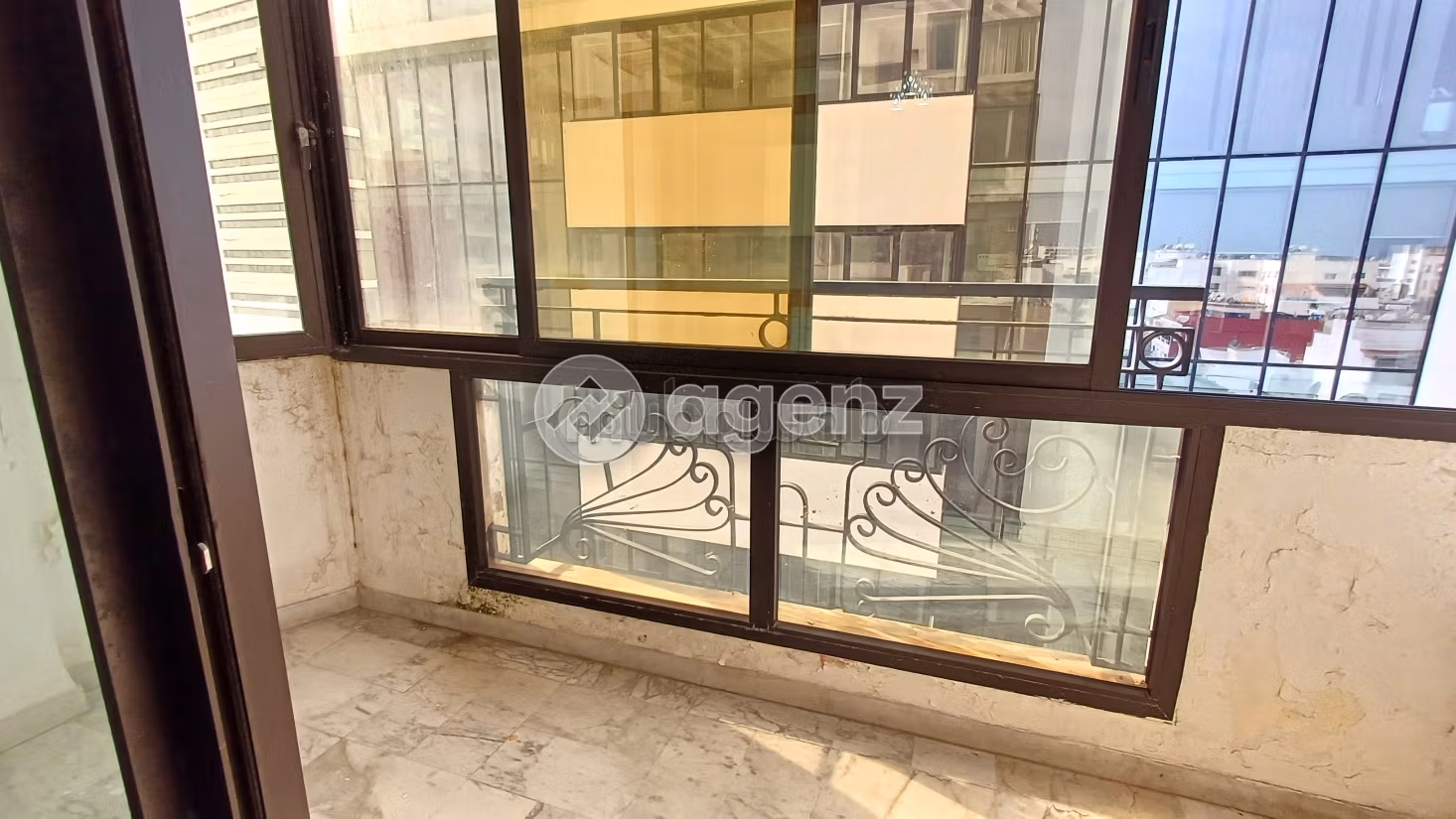 Splendido appartamento da acquistare a Derb Ben Houmane. 3 camere da letto. Posto auto e terrazzo