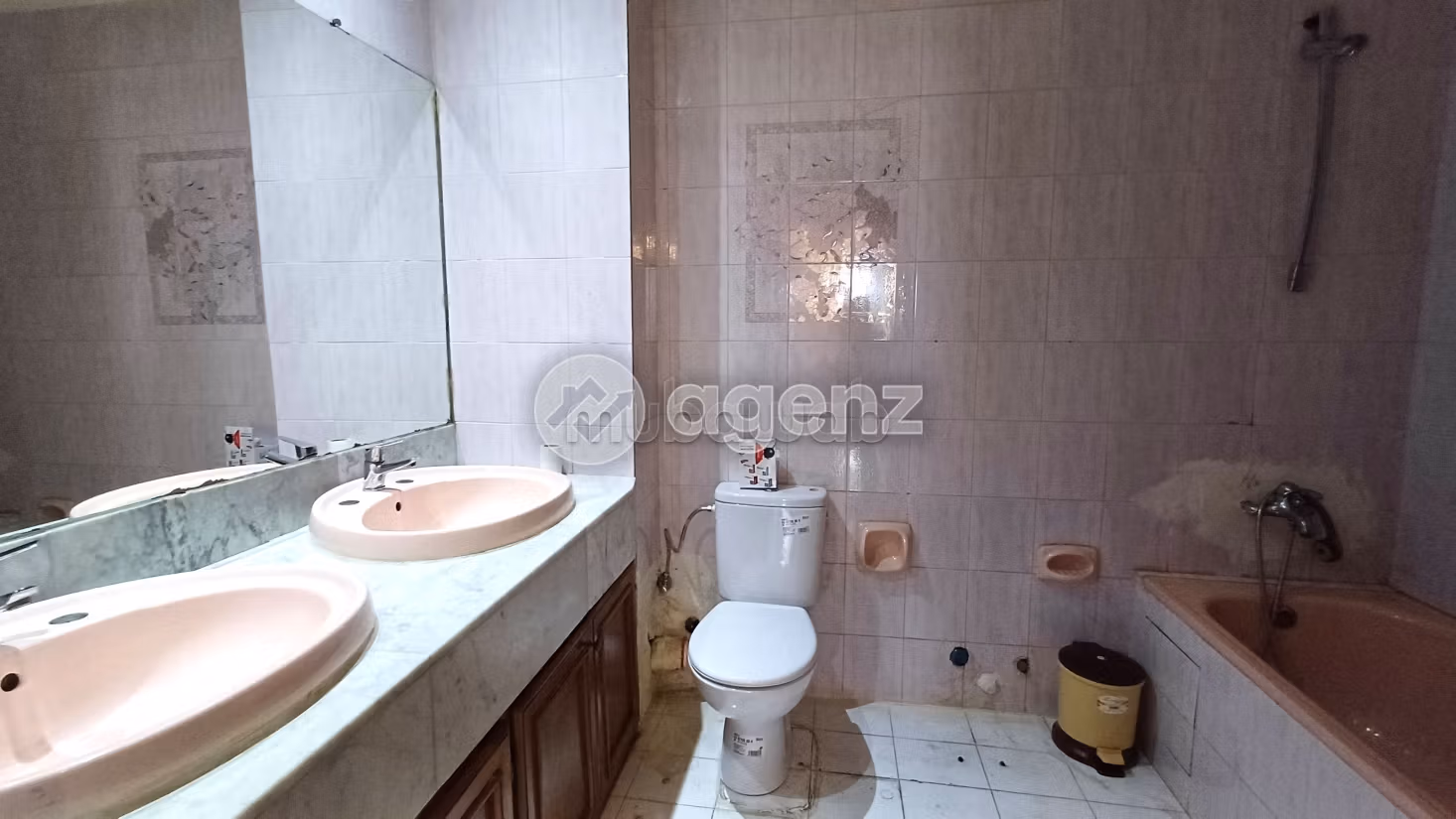 Splendido appartamento da acquistare a Derb Ben Houmane. 3 camere da letto. Posto auto e terrazzo