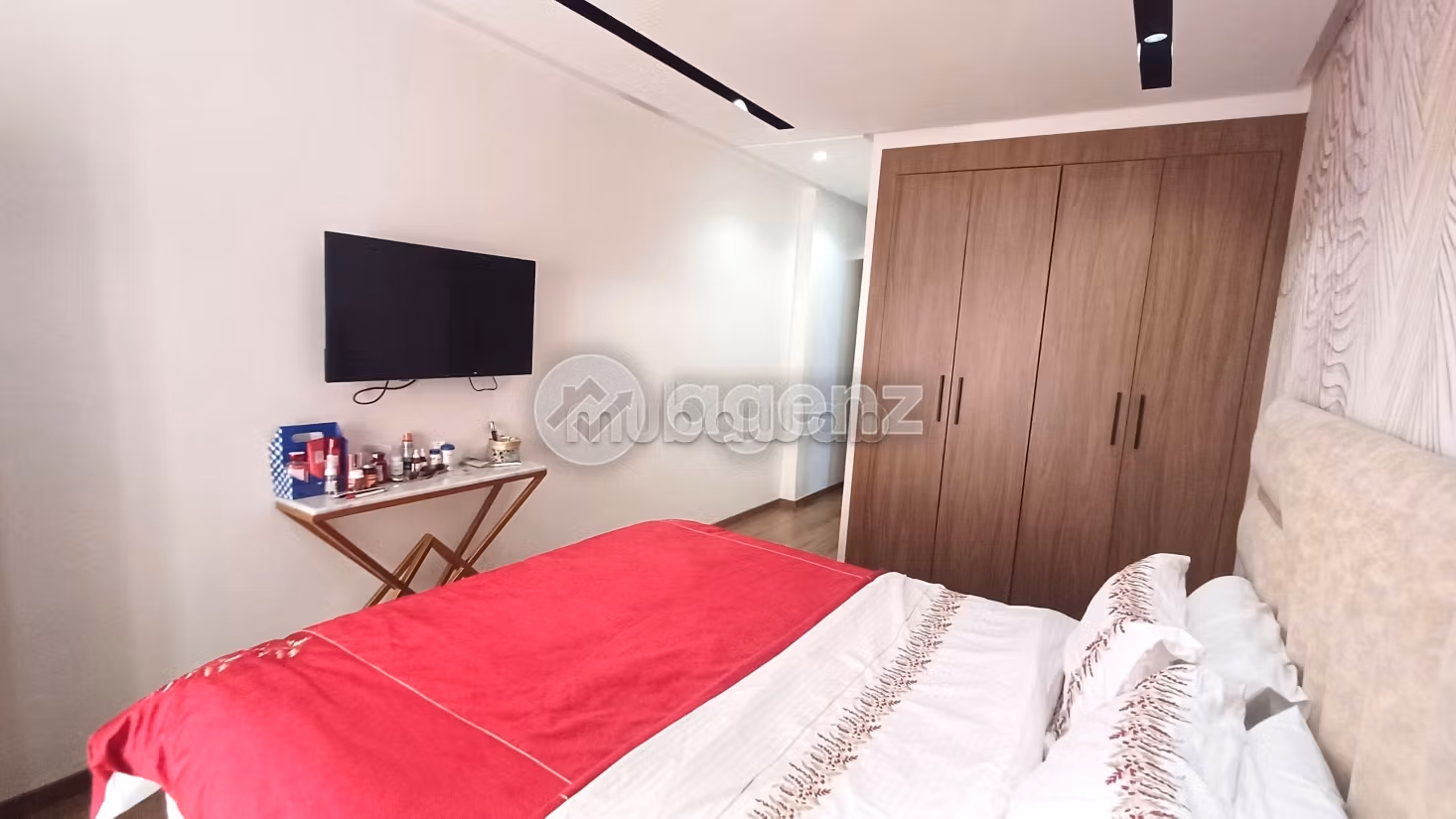 Vendita appartamento. Superficie di 85 m². Con garage e ascensore