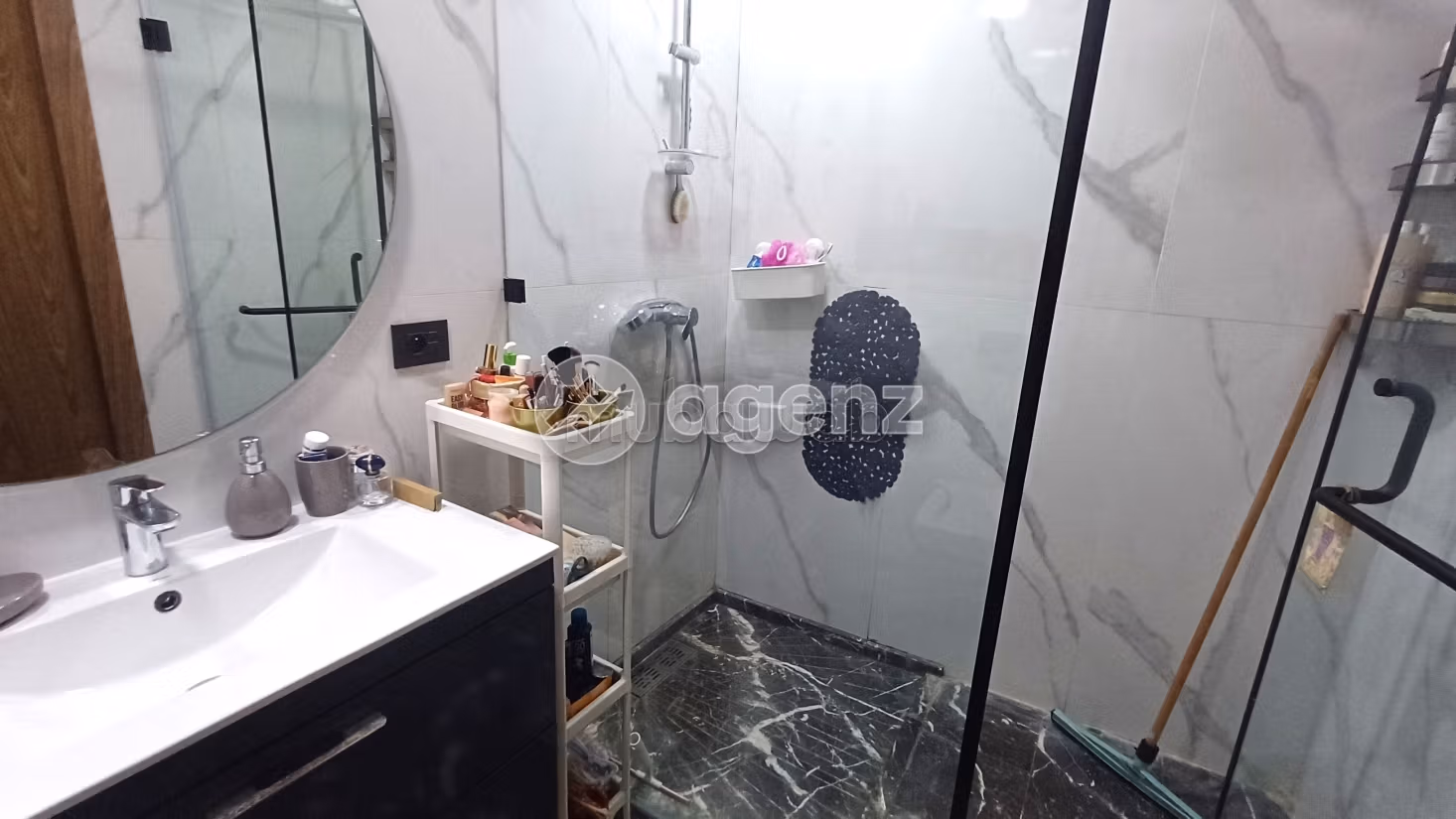 Vendita appartamento. Superficie di 85 m². Con garage e ascensore