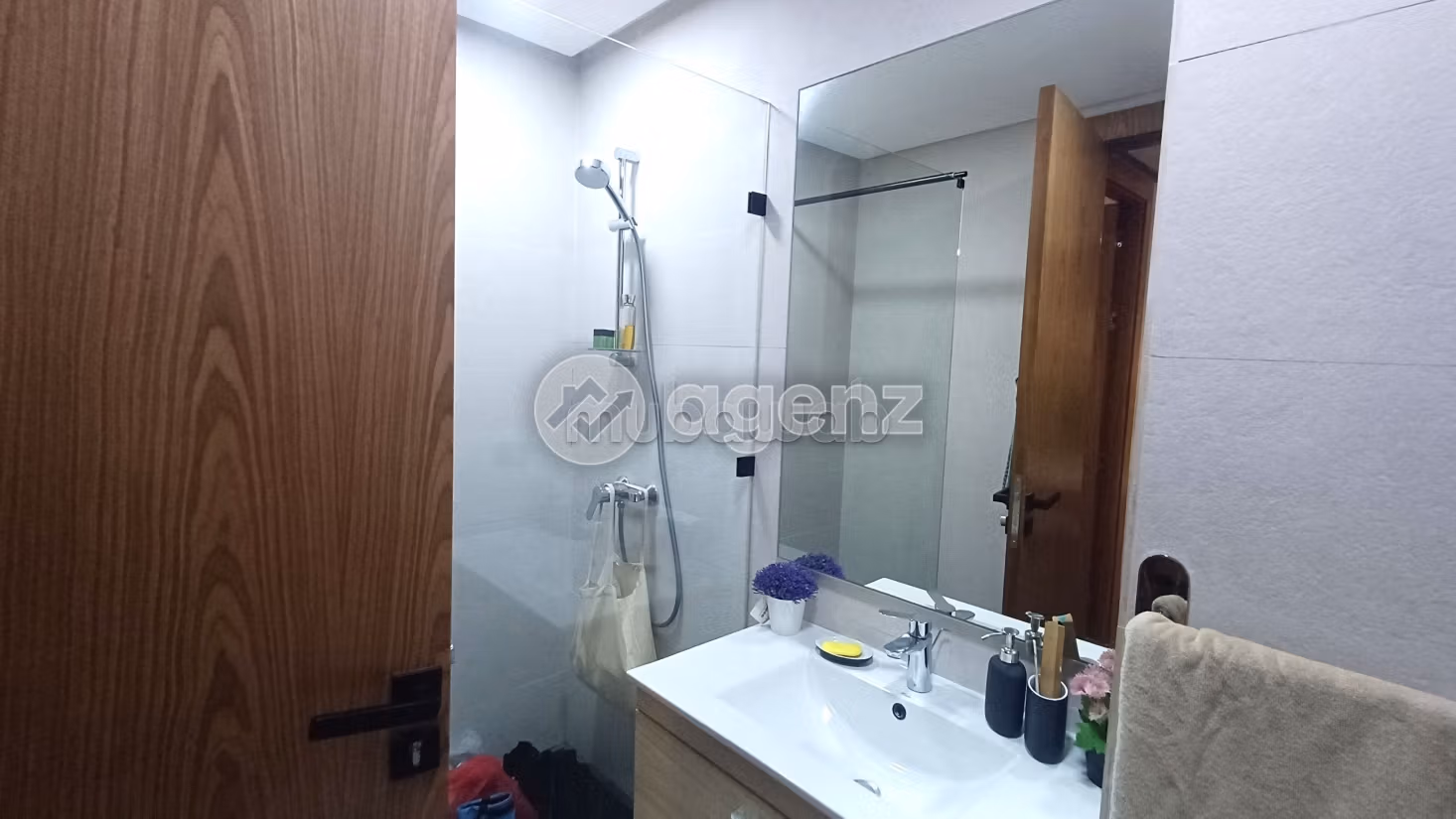 Vendita appartamento. Superficie di 85 m². Con garage e ascensore