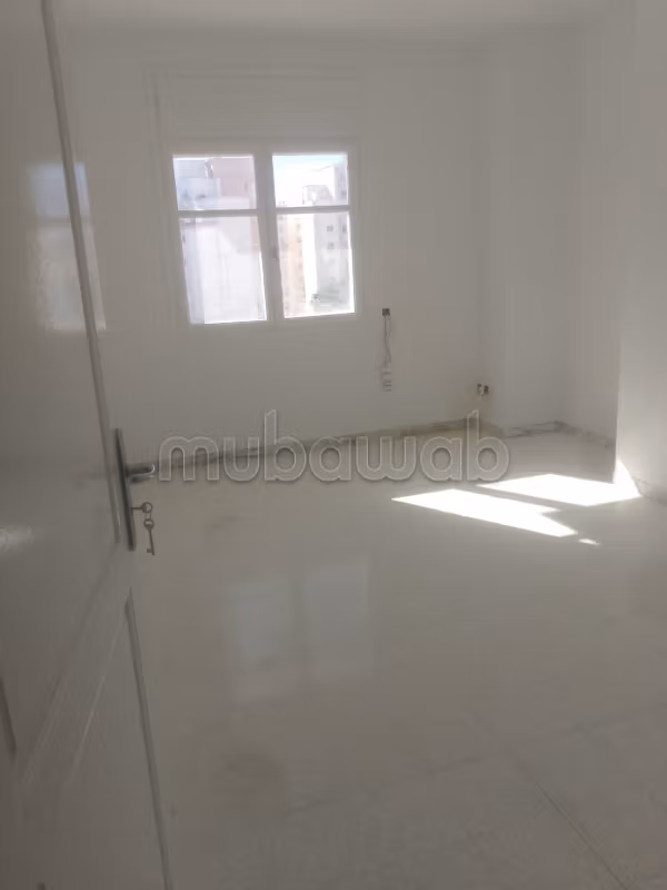Sale of a lovely apartment in Ain Zaghouan Nord. 16 beautiful rooms. Double glazed windows and central heating