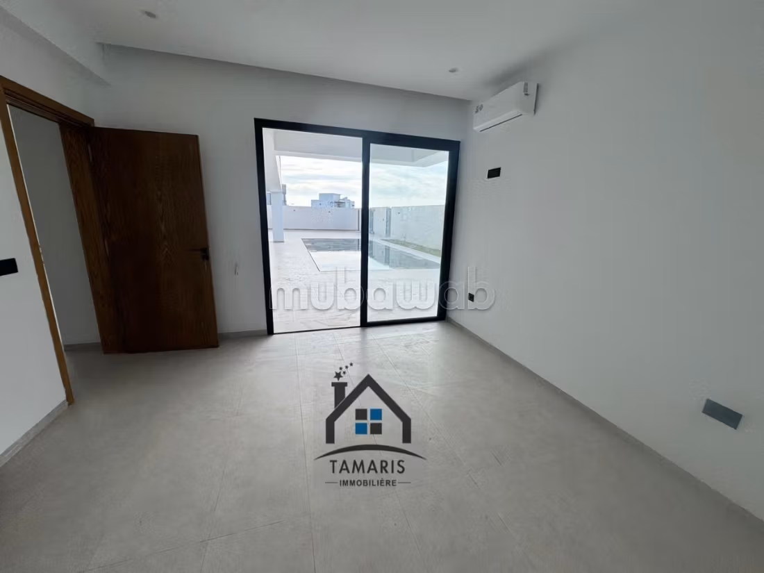 Villa de haut standing à vendre. Superficie 330 m². Antenne parabolique et Porte blindée