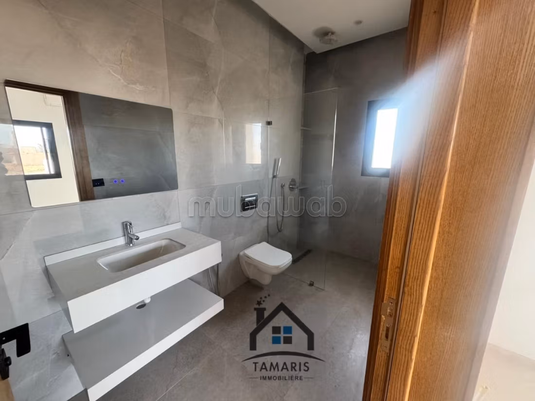 Villa de haut standing à vendre. Superficie 330 m². Antenne parabolique et Porte blindée