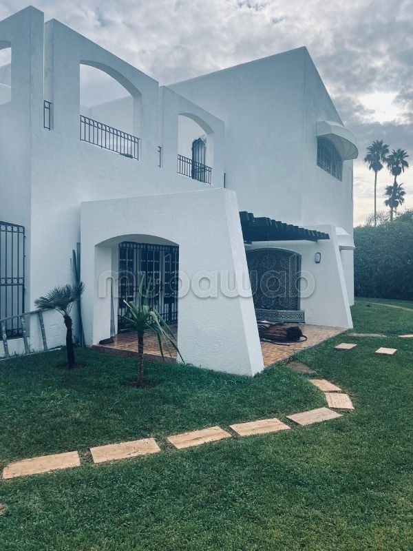 Bir kacem villa avec ch. Central et piscine à louer