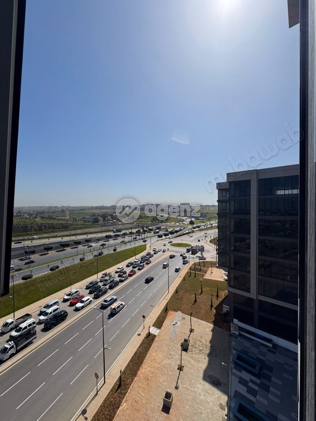 Ufficio disponibile in affitto a Sidi Maarouf. Superficie di 148 m². Con garage e ascensore