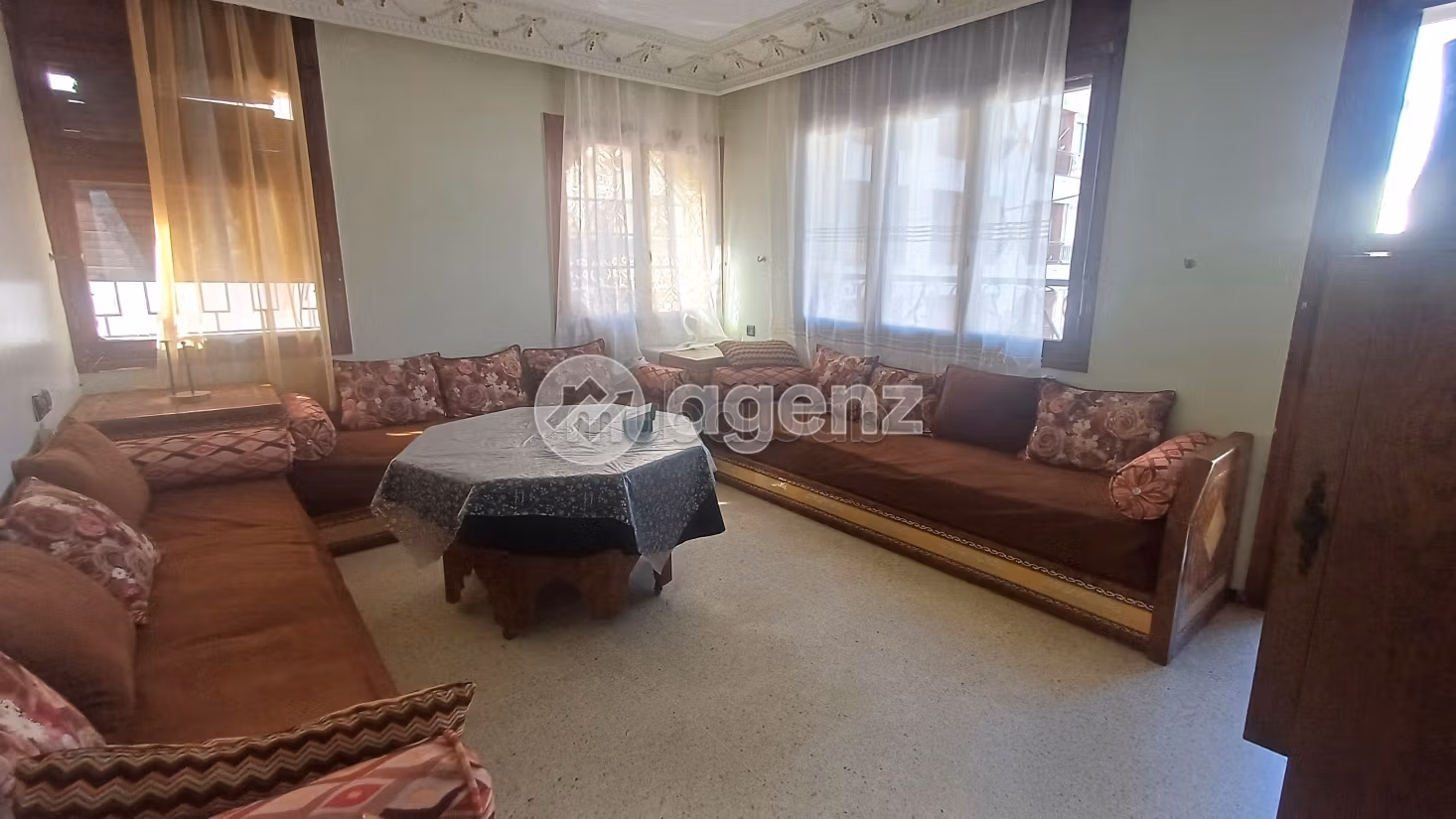 Bellissimo appartamento in affitto a Maârif. Superficie 85 m². Arredato