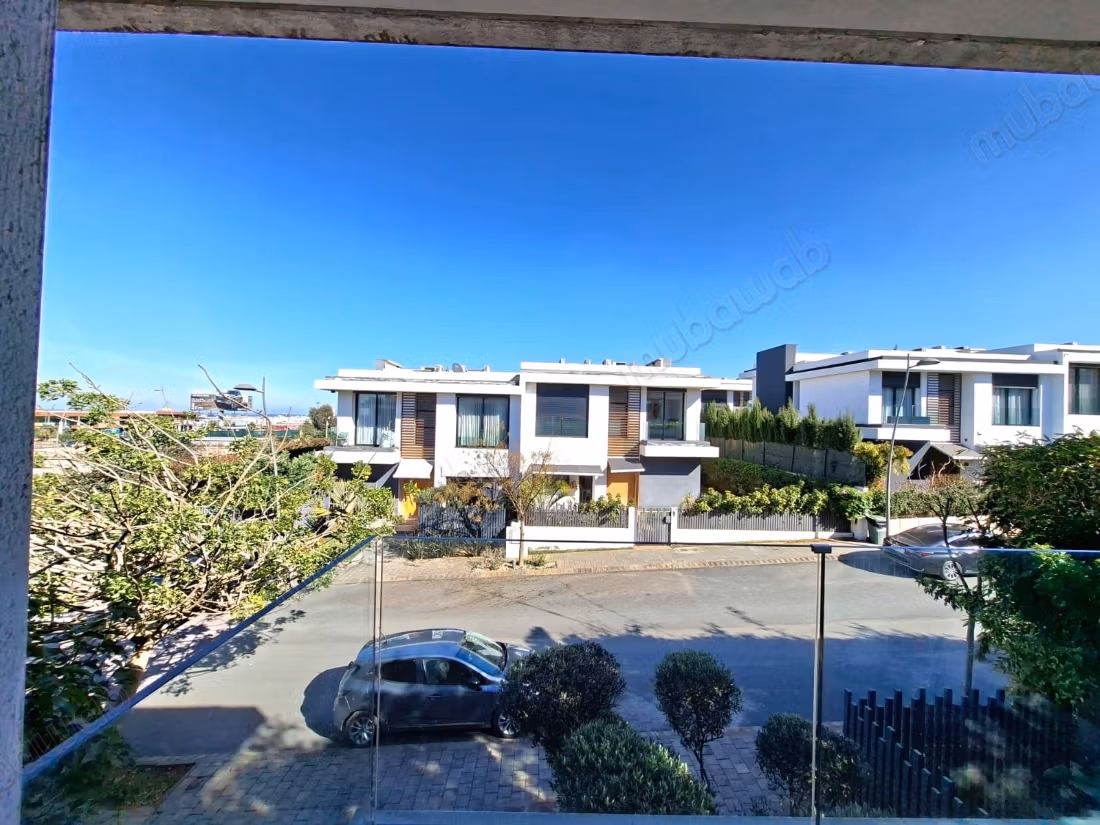 Luxury Villa for sale. 3 rooms. Double glazed windows and central heating