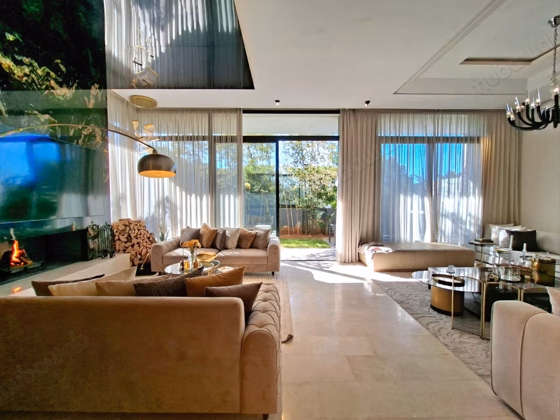 Luxury Villa for sale. 3 rooms. Double glazed windows and central heating