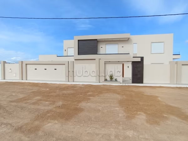 Casa di lusso in vendita a Houmt Souk. Superficie di 230 m². Giardino e terrazzo