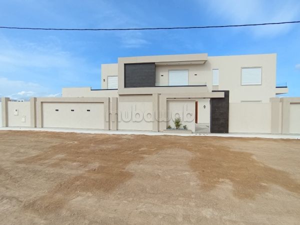 Casa di lusso in vendita a Houmt Souk. Superficie di 230 m². Giardino e terrazzo