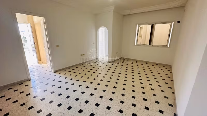 Rent an apartment in Chott Meriem. 2 rooms. Well furnished