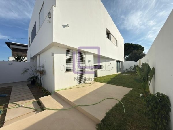 Une villa jumelée s4, La Soukra